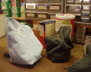Custom-made spill-proof feed bags
